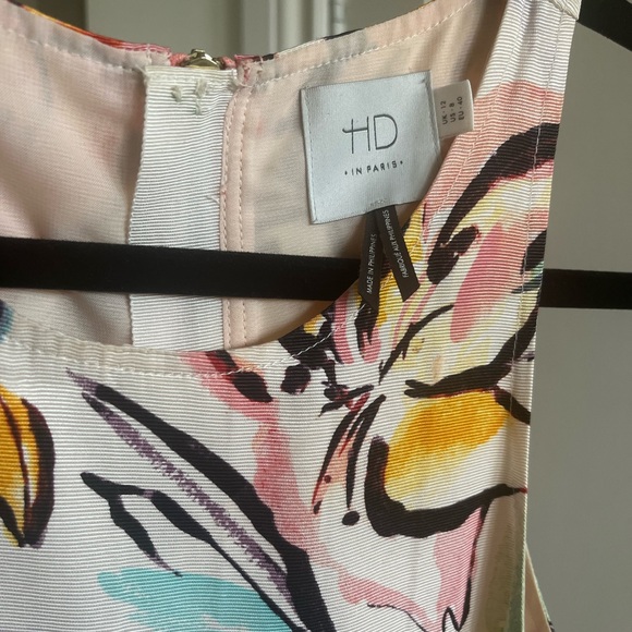 Size 8 Anthro top floral print with zipper back and handkerchief hem - Picture 3 of 8